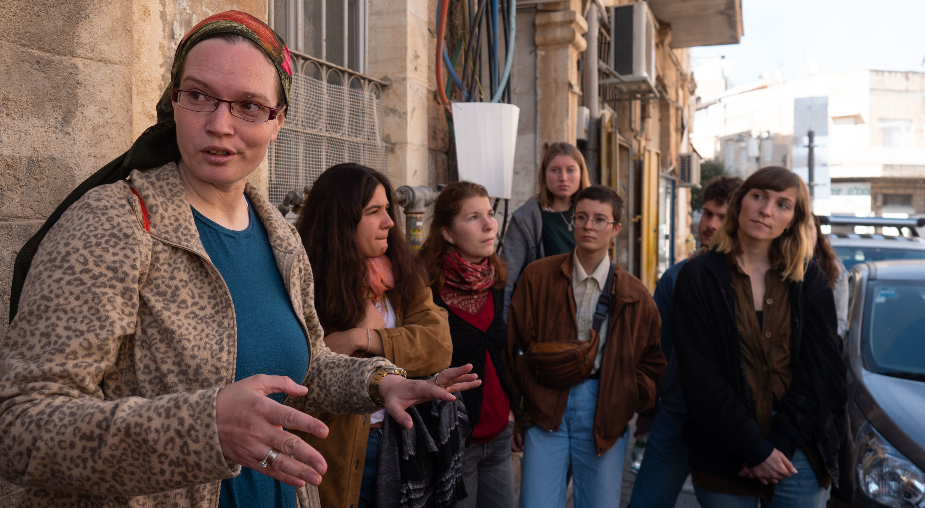 Tzipi explains something to the participants 