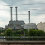 m Herzen von Berlin: Das Heizkraftwerk Mitte des Energiekonzerns Vattenfall. Wie wohl das Kraftwerk vor Cyberangriffen geschützt ist? Foto: Jugendpresse Deutschland.