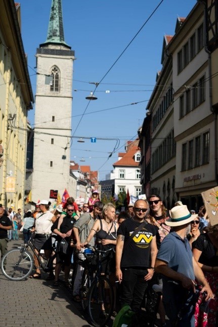 Protestierende auf der Demo gegen die AfD. 